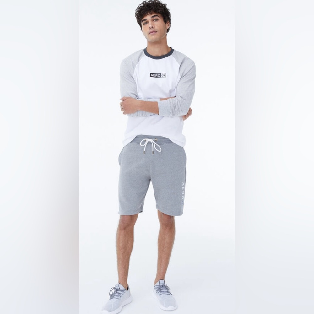 Like new Aeropostale  Aero NY Gray w/ drawstring Fleece Shorts men's sz Large